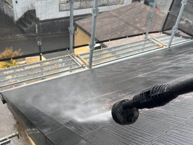 大野城市でカバー工法における洗浄工程