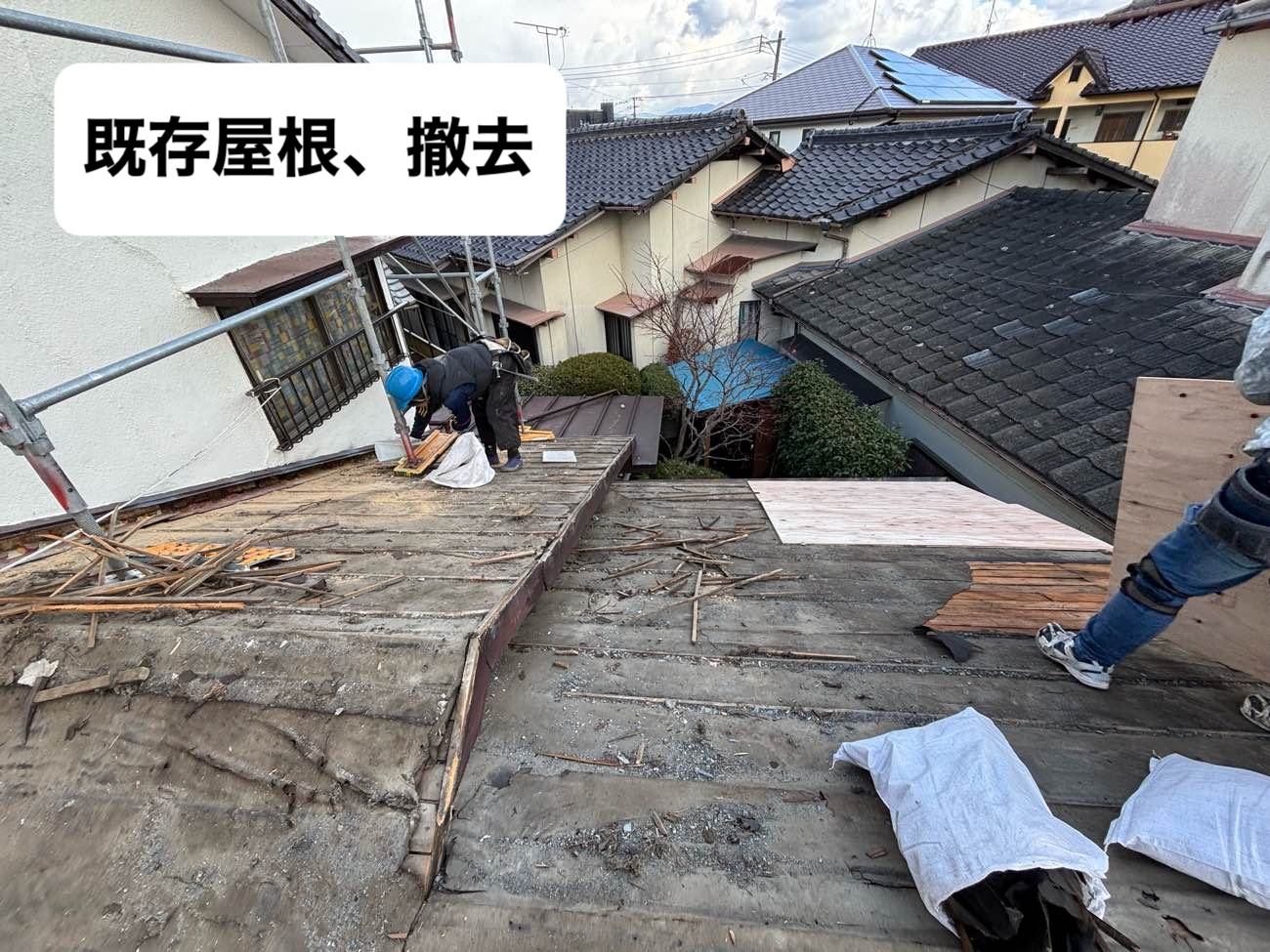 糸島市物件、瓦屋根、雨漏り、塗装が原因の雨漏り、屋根の葺き替え工事