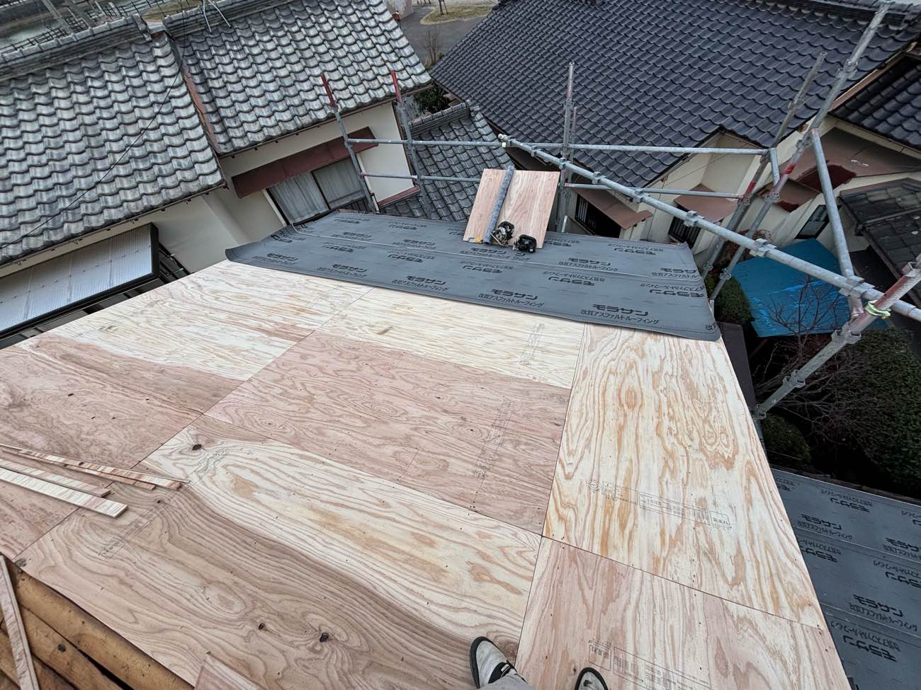 糸島市物件、瓦屋根、雨漏り、塗装が原因の雨漏り、屋根の葺き替え工事