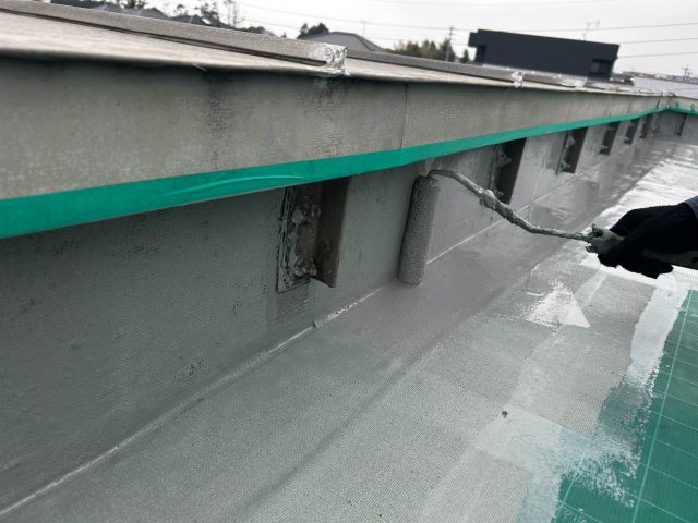 須恵町で立ち上がり部分へのウレタン塗料の塗布