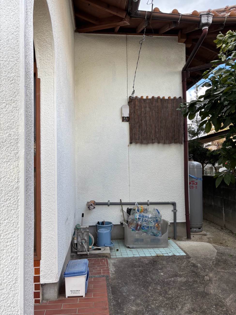 早良区物件の外壁の黒ずみ