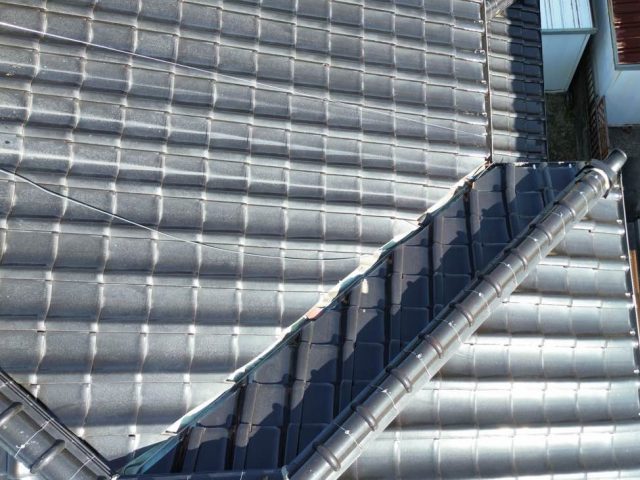 春日市の雨漏り調査で発覚した谷板金の老朽化