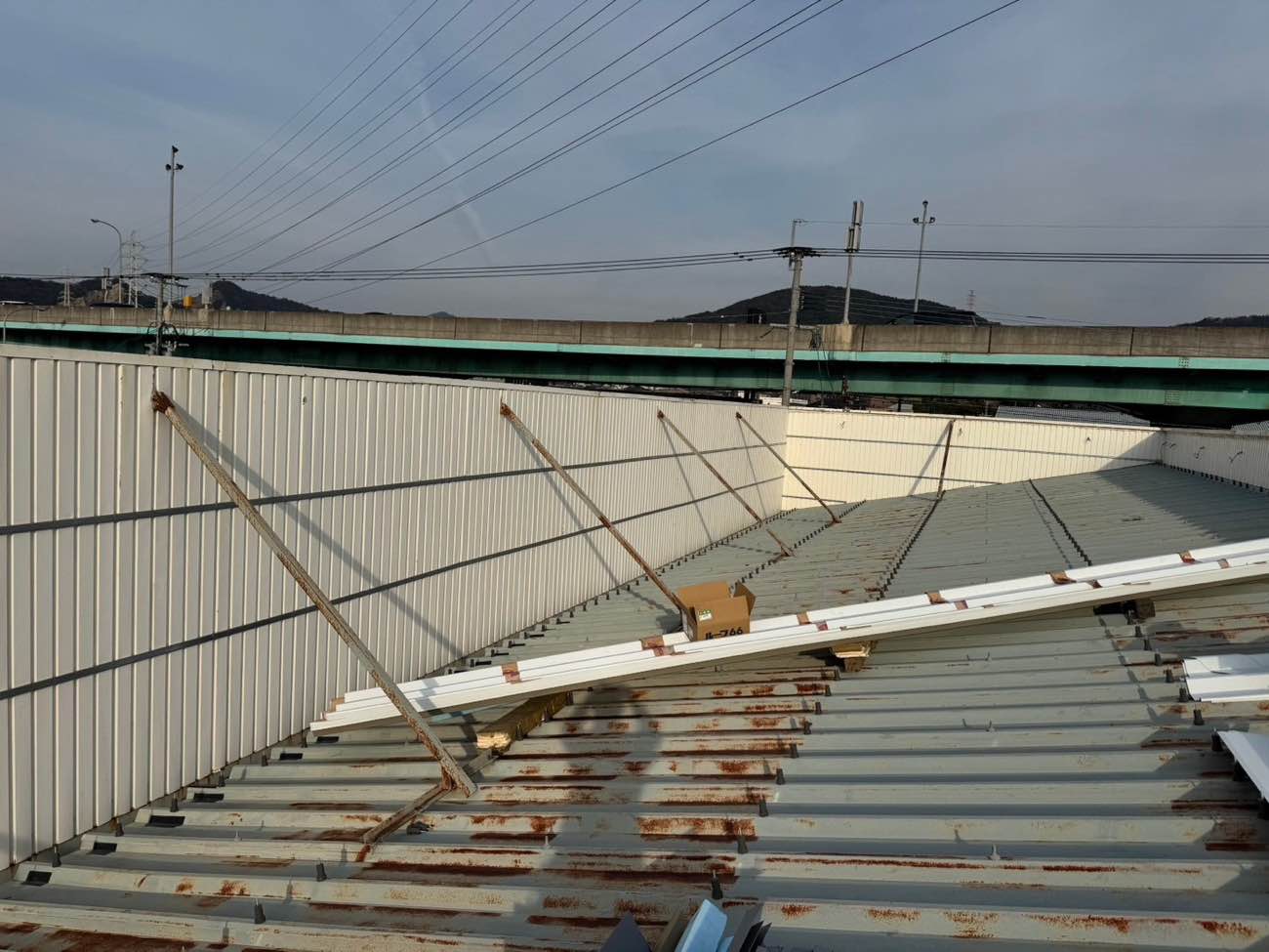 糸島市の雨漏り工事、カバー工法、店舗、