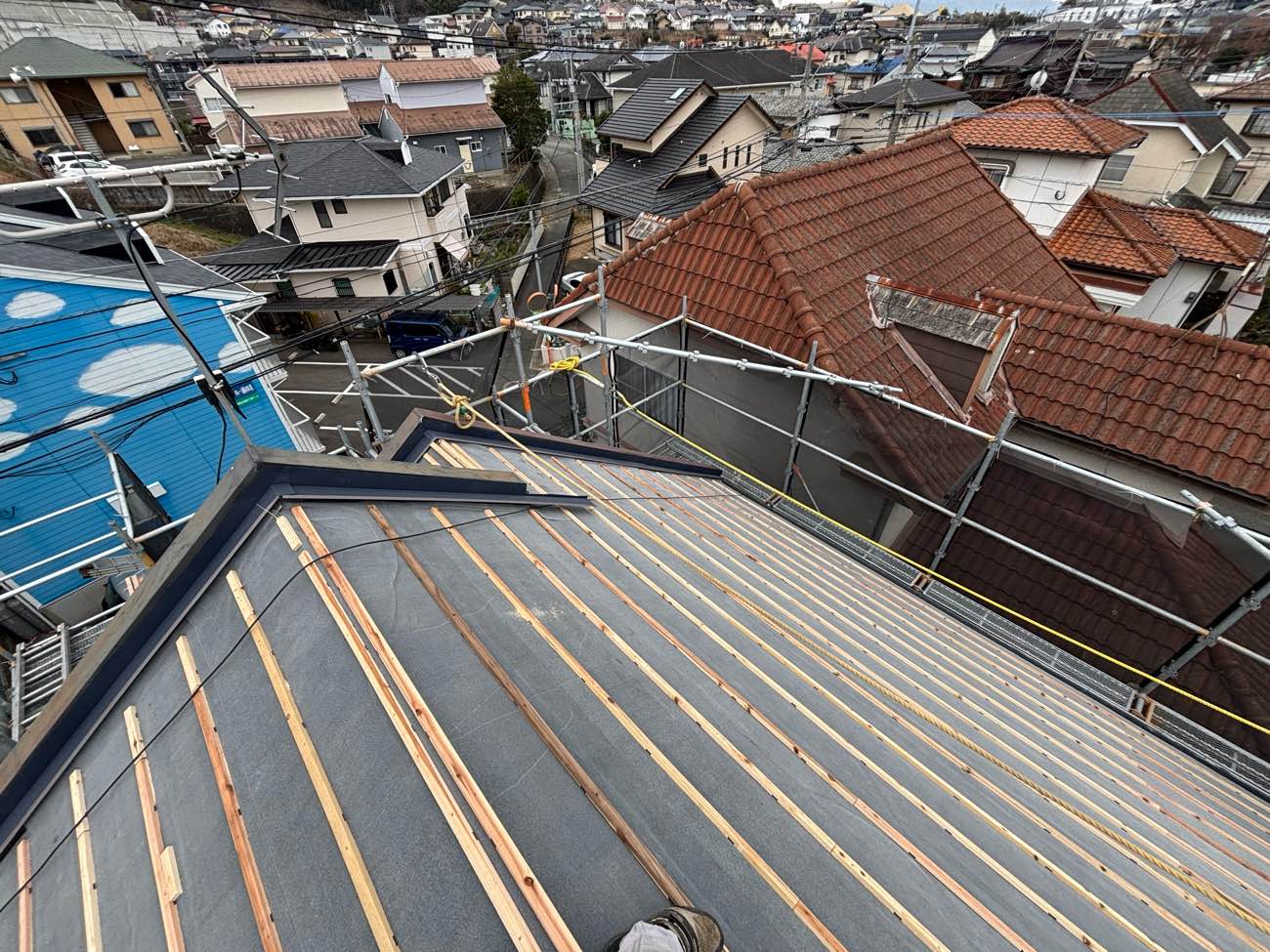 福岡市西区物件、屋根カバー工事、色褪せ、ひび割れ