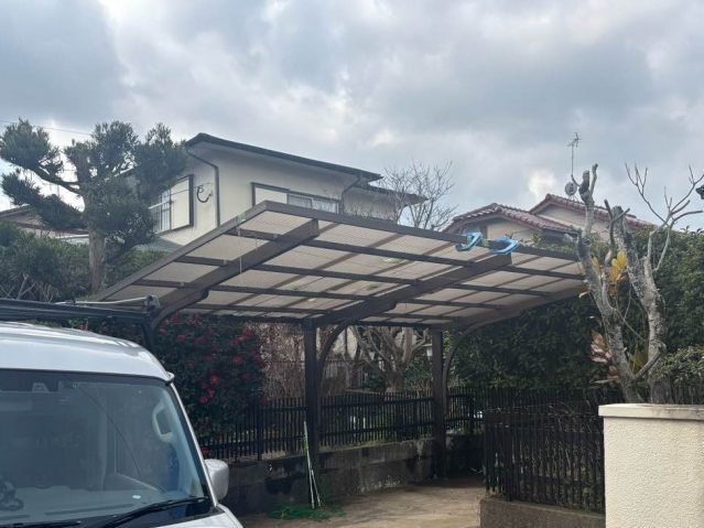 太宰府市の応急処置された屋根の破損箇所