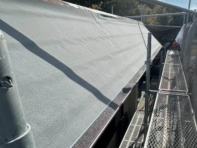 福岡市西区のカバー工事で敷かれた防水紙