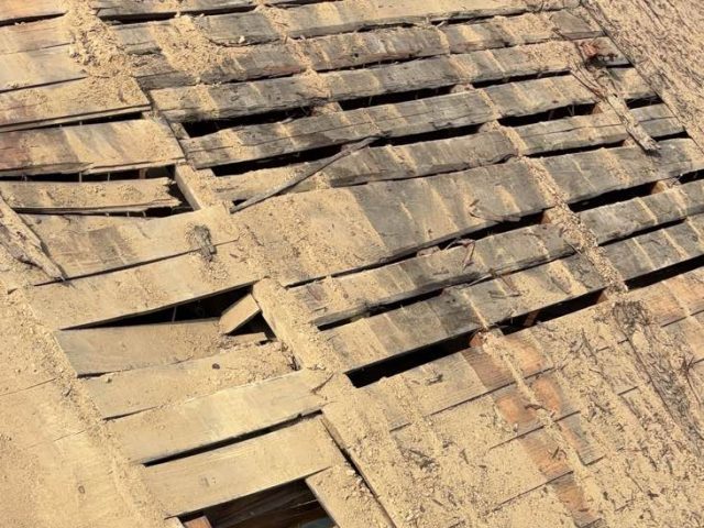 志免町の瓦撤去後の下地