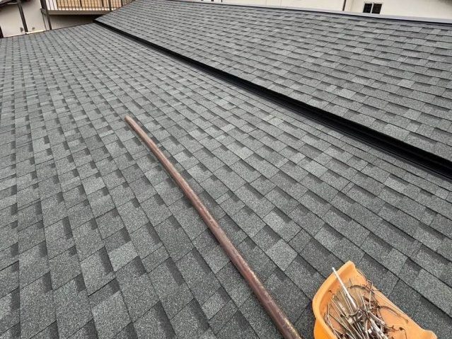 志免町で葺き替え工事における屋根材設置