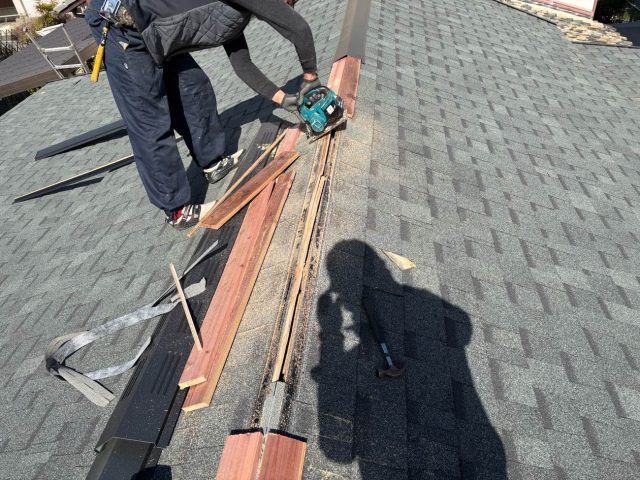 志免町の葺き替え工事に伴う棟板金の施工