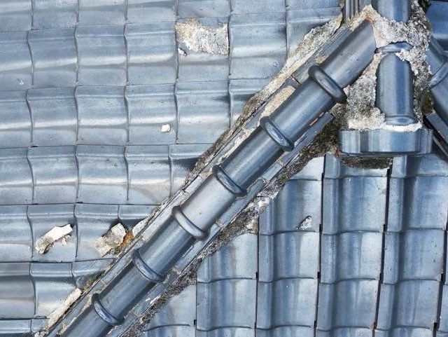 粕屋町の棟瓦の劣化