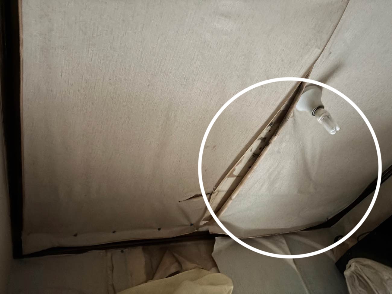 クロスの剥がれ