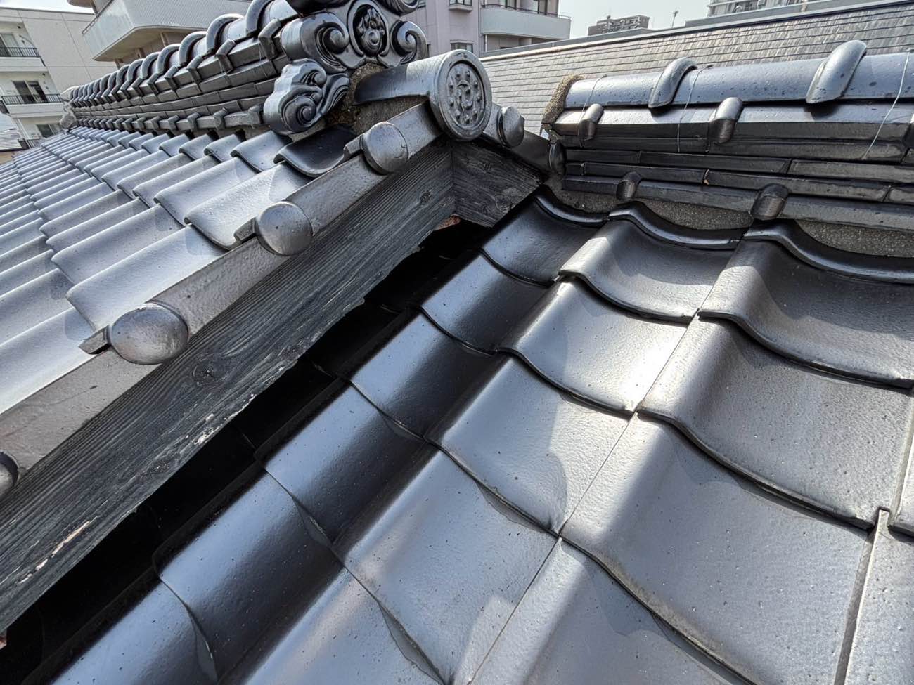 福岡市西区物件の屋根調査、雨樋の針金の緩み
