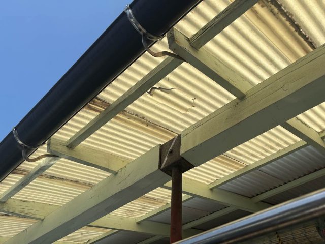 新宮町の破損した波板