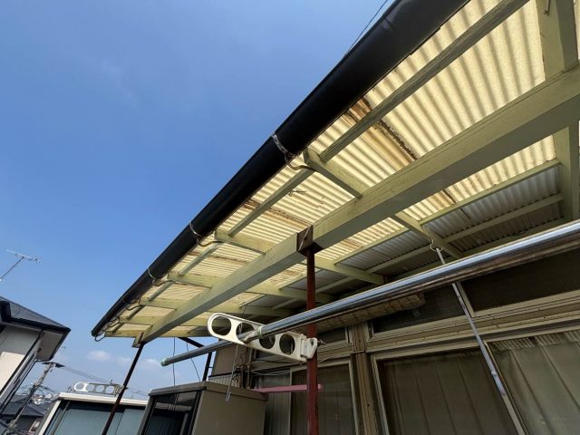 新宮町の傷んだ波板