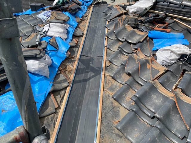 粕屋町で谷板金修理で設置された新しい谷板金