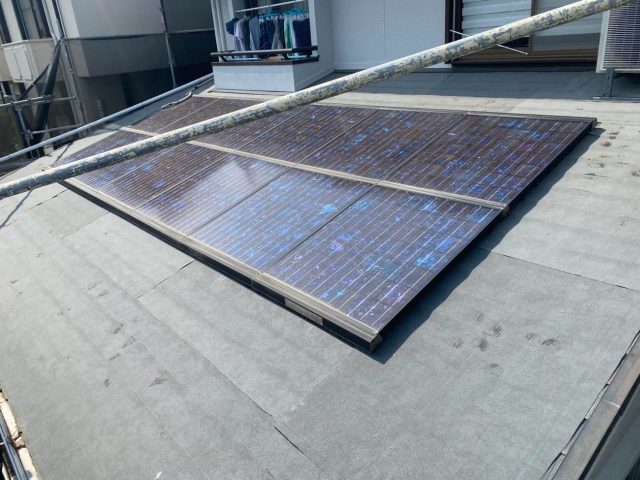 東区のカバー工事における防水シート敷設