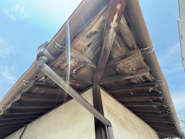 福岡市東区で確認された軒天の腐食