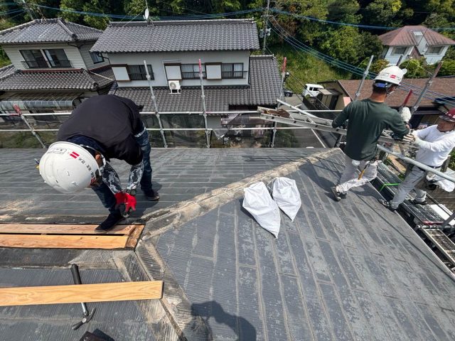 東区で貫板を施工する職人