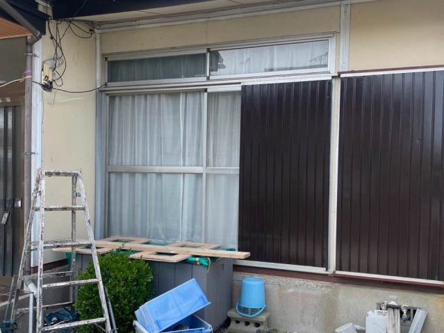 新宮町の雨戸塗装後の住宅