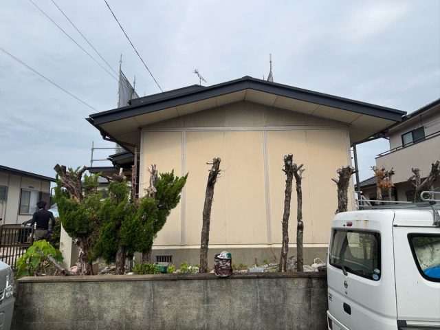 新宮町で補修後の屋根妻側