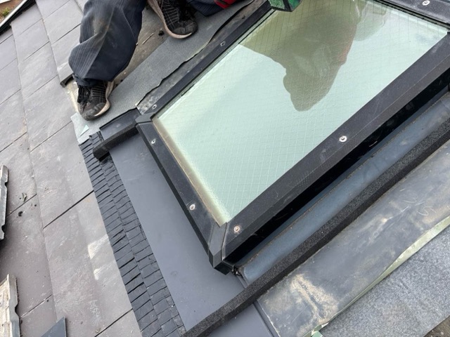 糸島市、トップライト周辺の工事