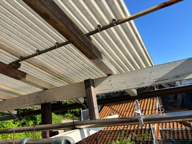 宗像市のベランダ屋根の波板撤去作業