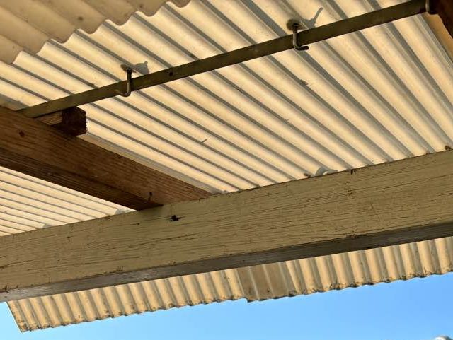 宗像市の波板の変色と木部の腐食