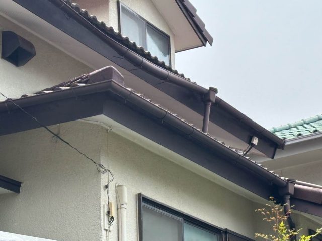 春日市で雨樋調査で見つかった歪み