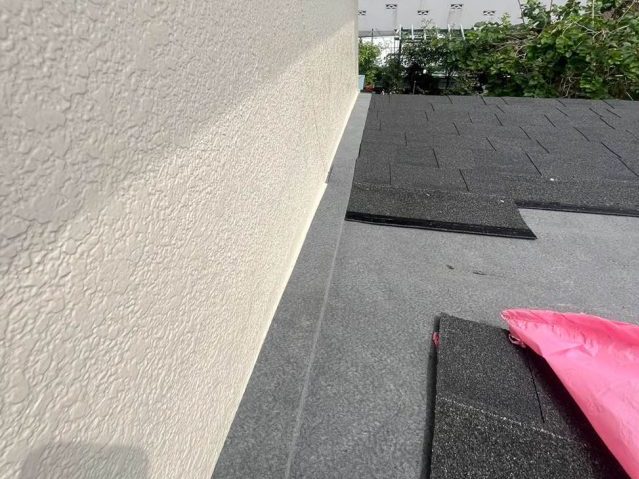 城南区で板金を施工する屋根と外壁の取り合い