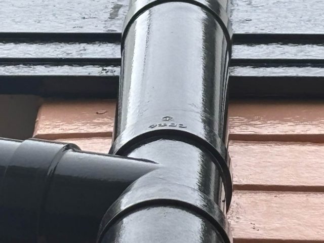 早良区で雨樋補修を実施した住宅の竪樋