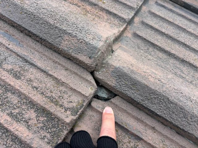 福岡市西区の調査で見つかったセメント瓦の欠け