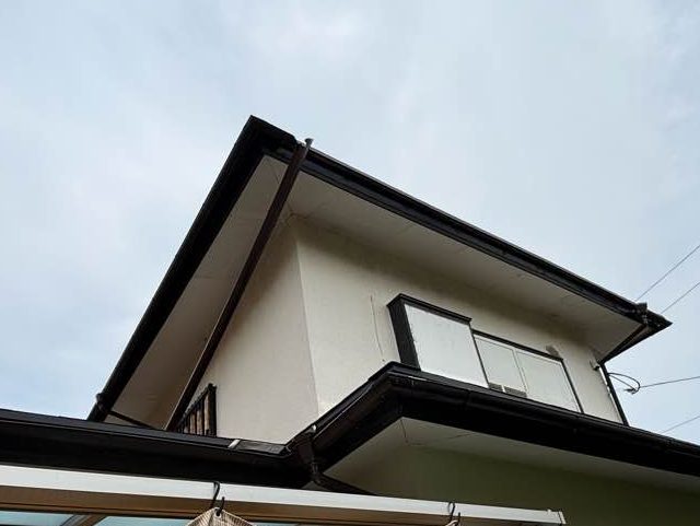 福岡市東区の雹の影響で外れた軒樋