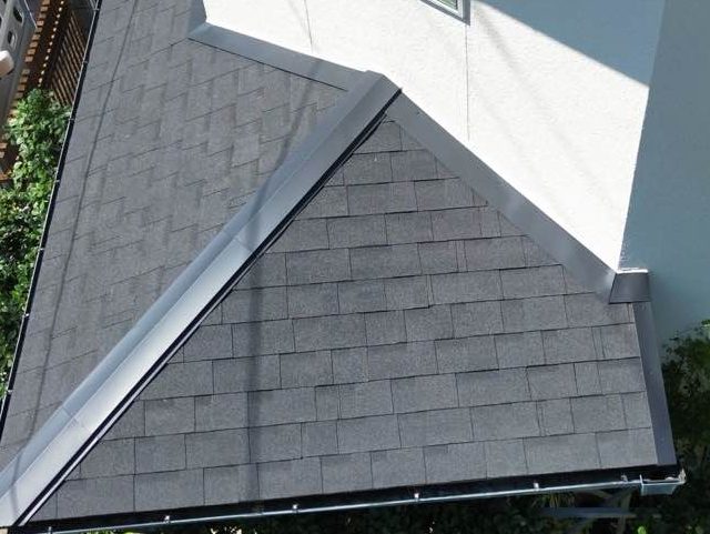 城南区で壁際に板金を施工