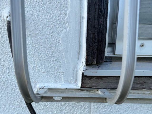 博多区の窓枠のシーリング補修後