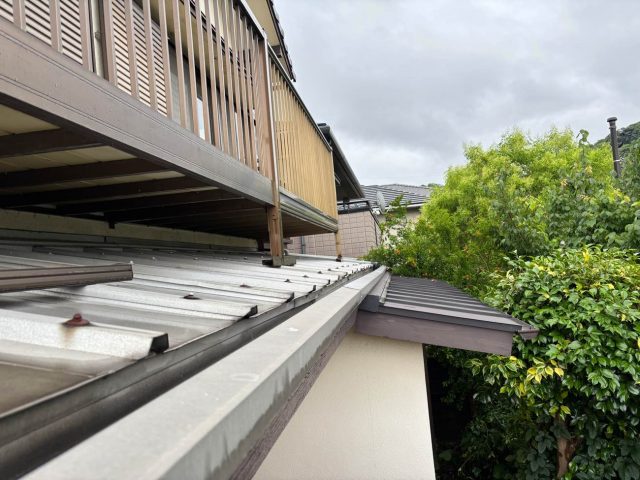 福岡市南区の金属屋根の雨漏り調査