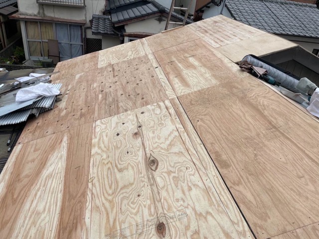 屋根カバー工法、野地板施工