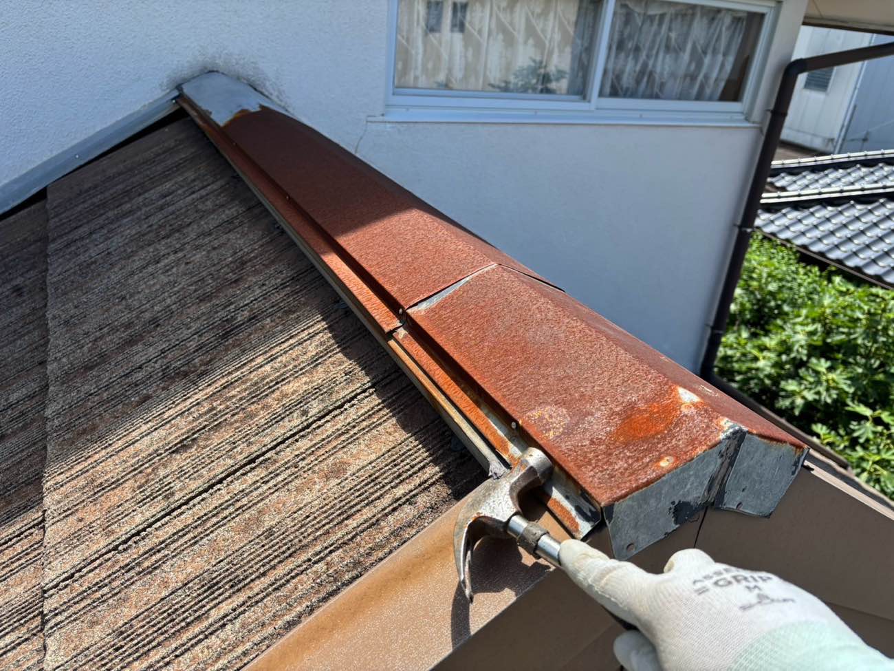 福岡市の屋根工事、ケラバ板金の落下