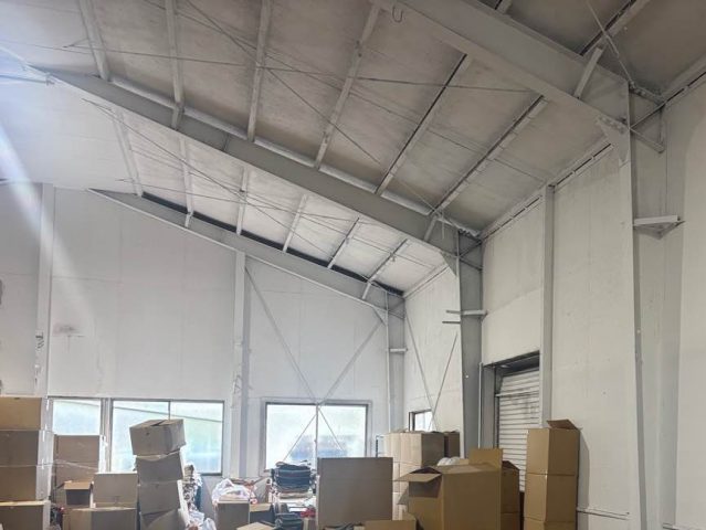 福津市の雨漏りした倉庫内