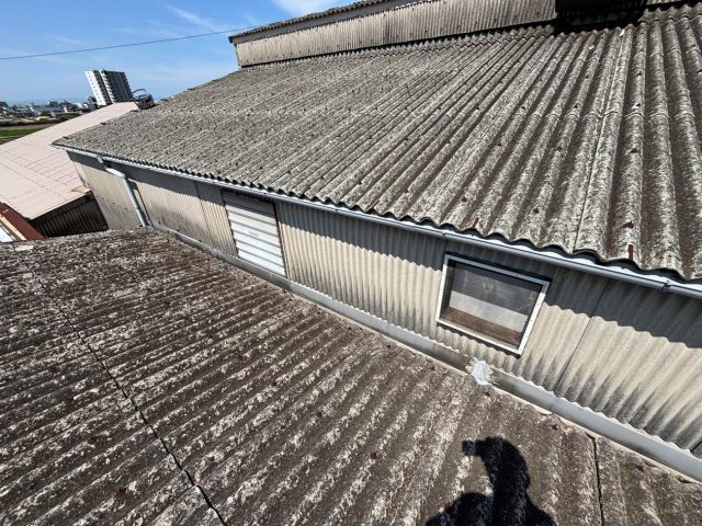 福津市の雨漏りした大波スレート屋根