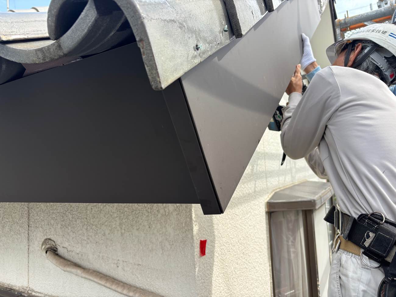 福岡市西区の破風板カバー工事、板金の固定