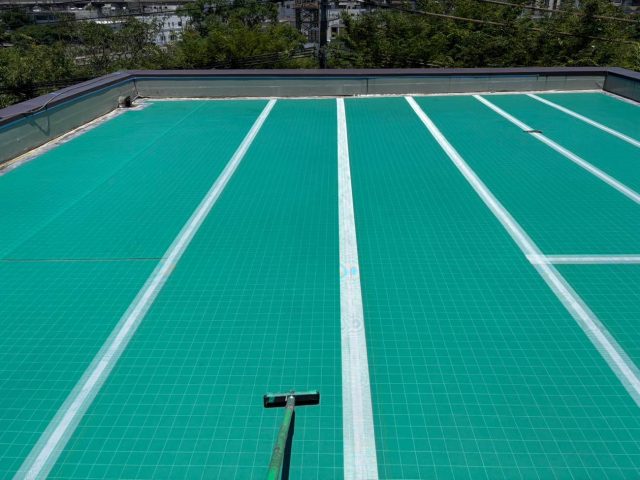 糸島市の防水工事におけるメッシュシートの施工