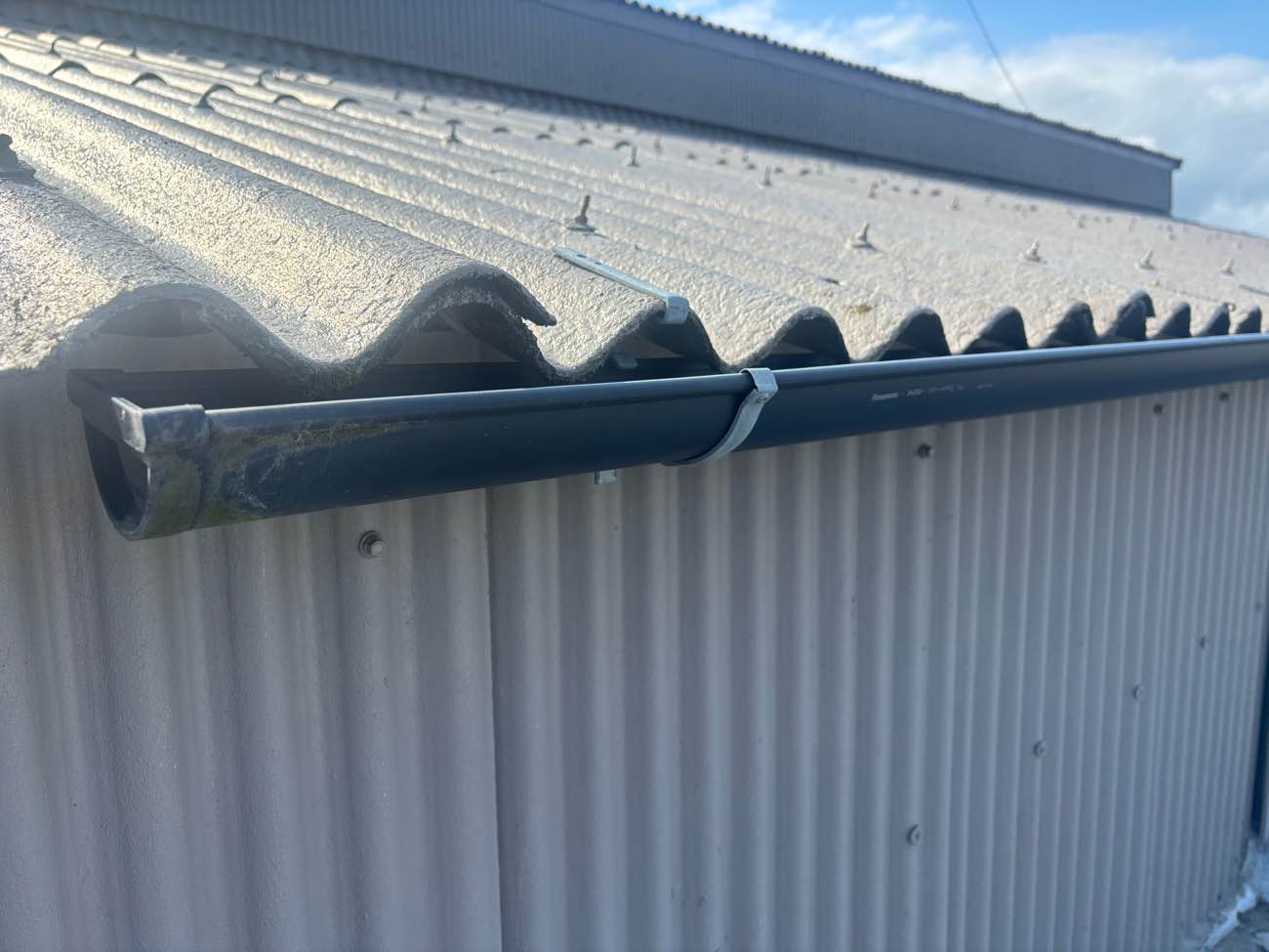 雨樋の金具補修