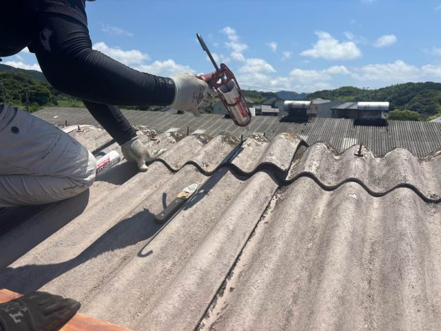 福津市の物流倉庫屋根の雨漏り補修