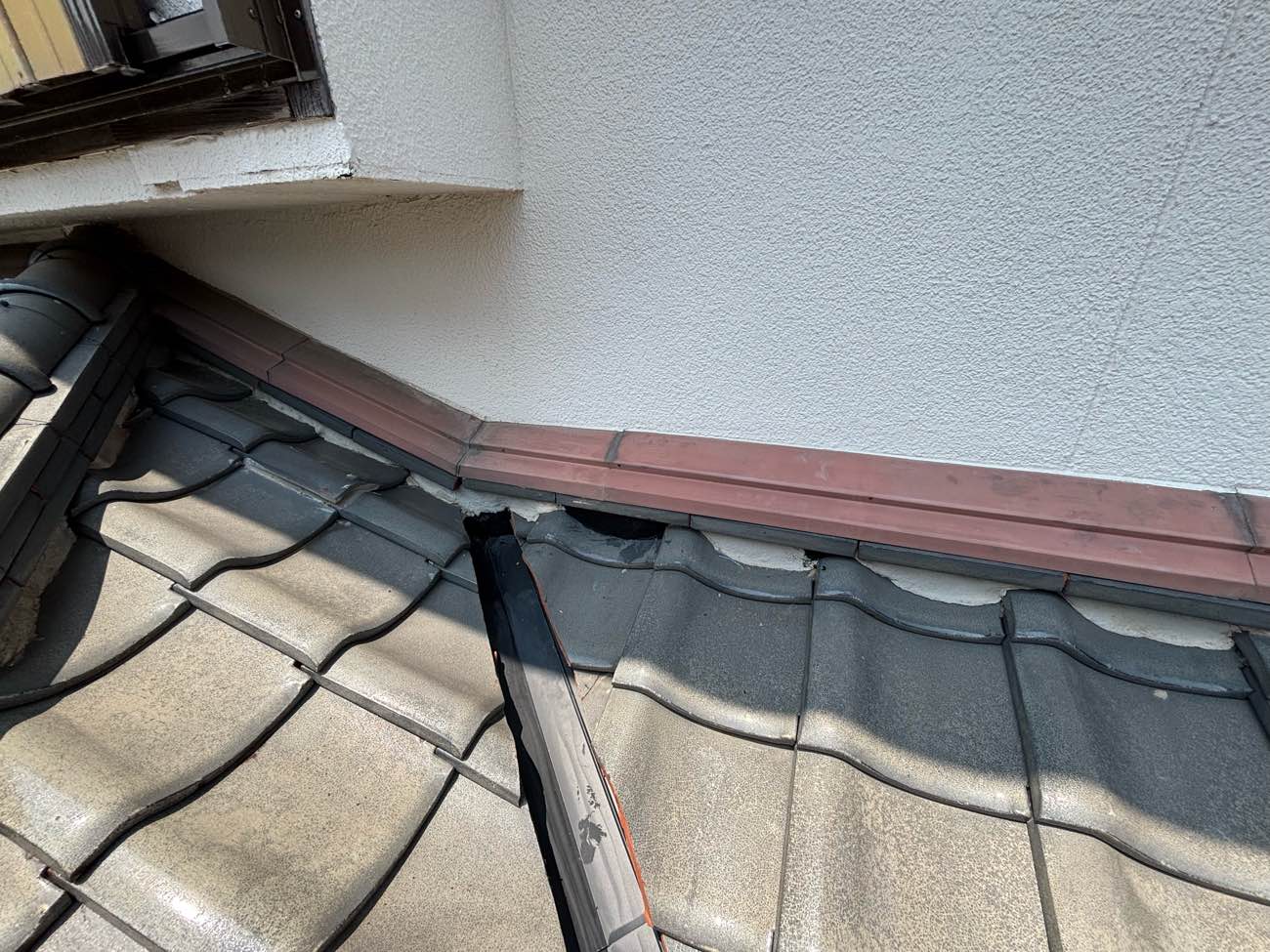 筑紫野市で実施した雨漏り工事、瓦屋根