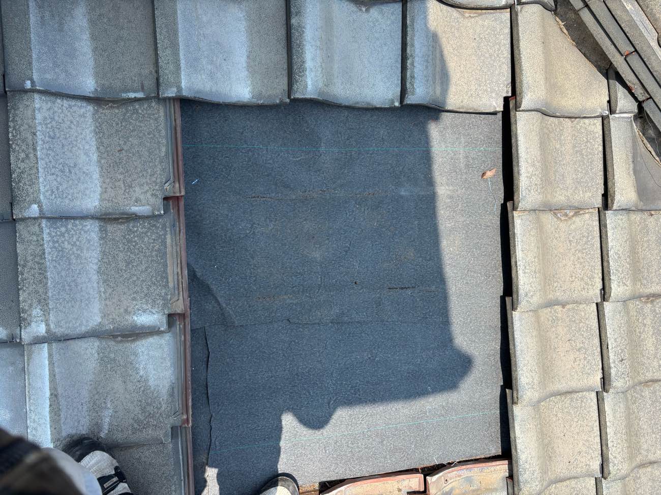 筑紫野市で実施した雨漏り工事、防水シート施工