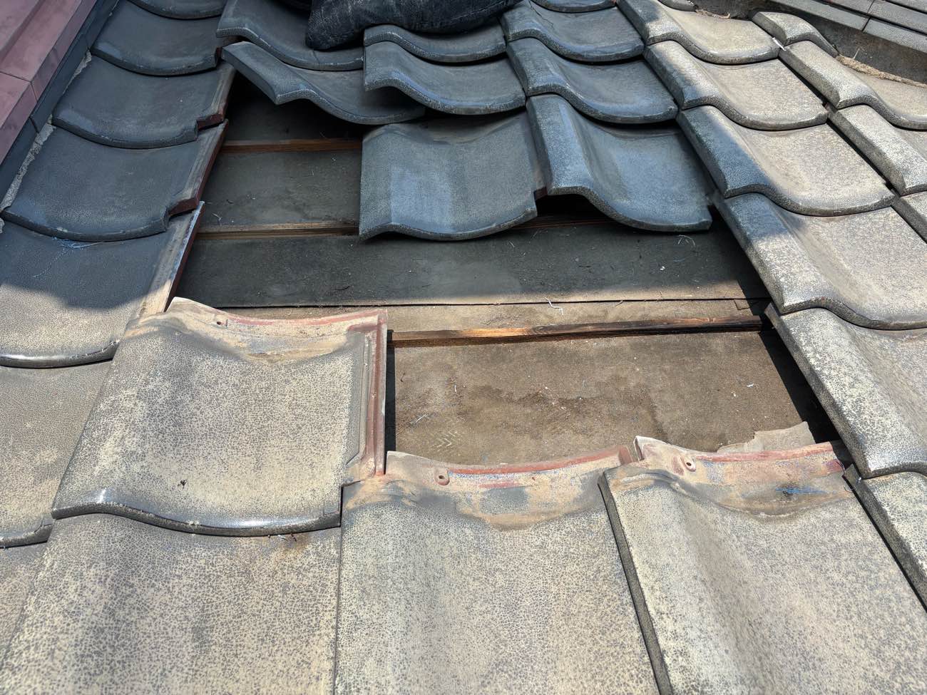 筑紫野市雨漏り調査、瓦屋根の撤去