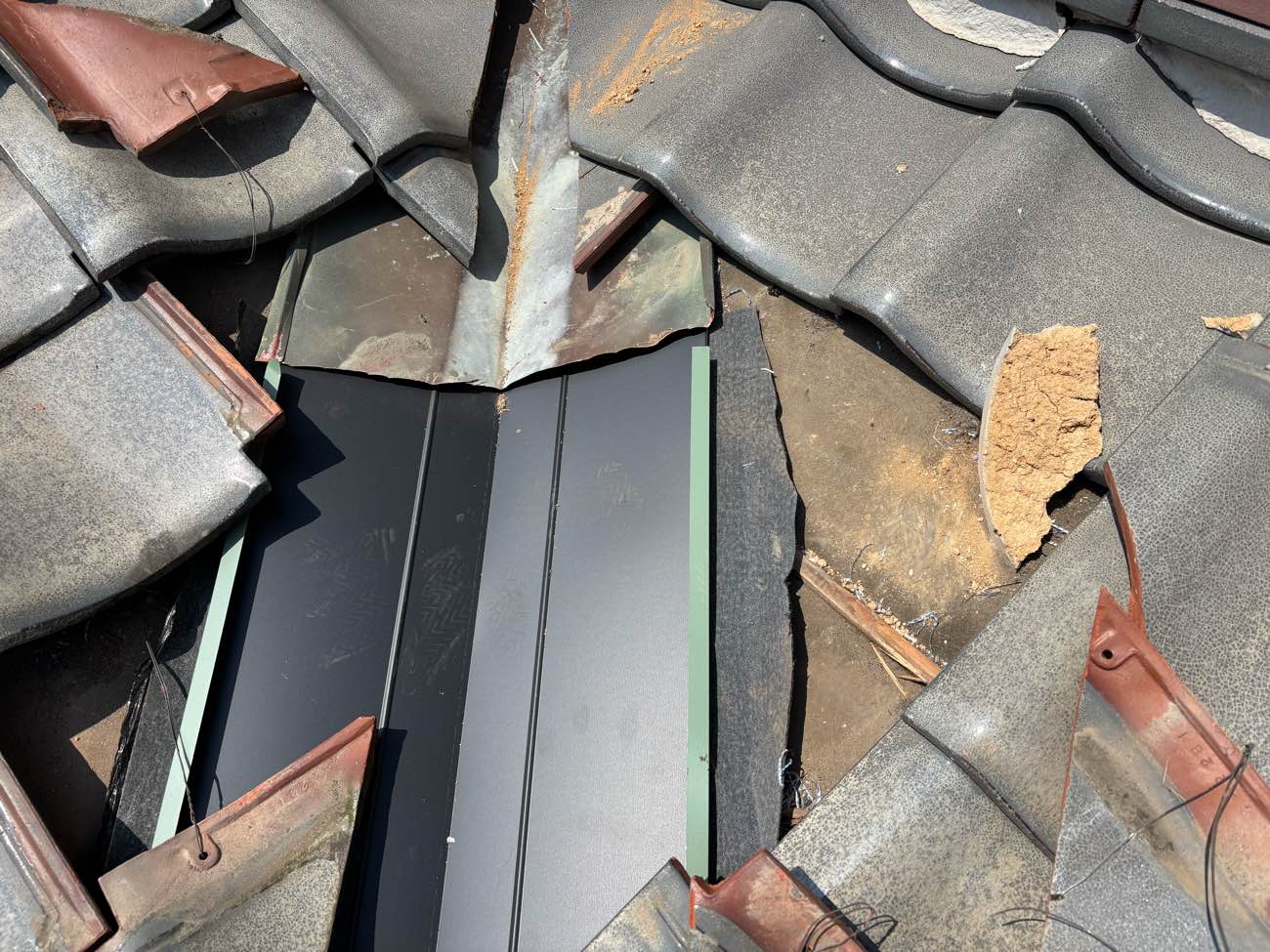 筑紫野市の雨漏り工事、谷板金工事