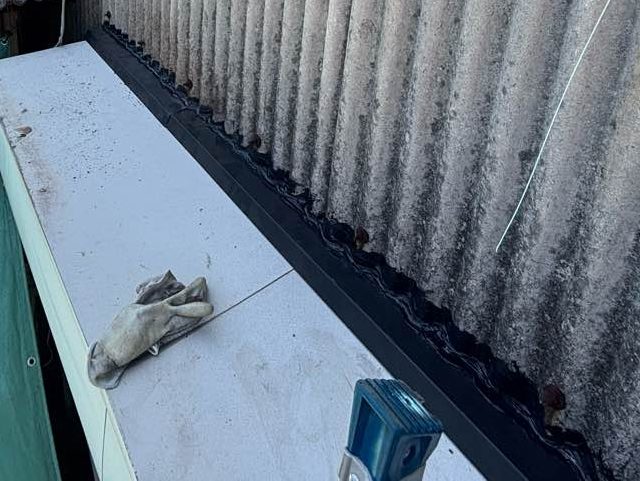 福津市の応急処置を行った倉庫外壁取り合い