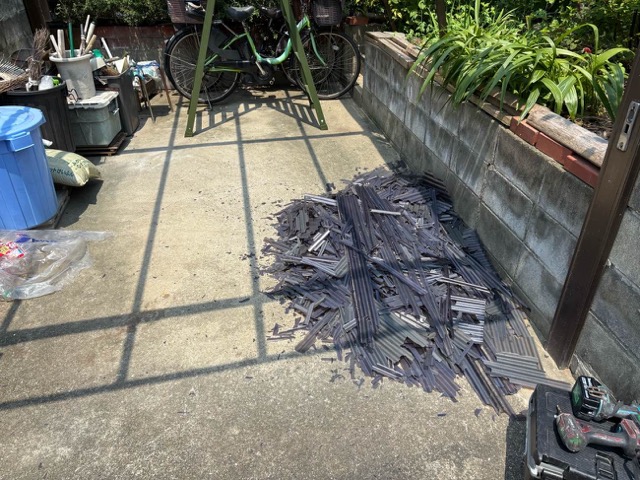 福岡市東区のカーポート屋根交換工事、劣化した既存屋根