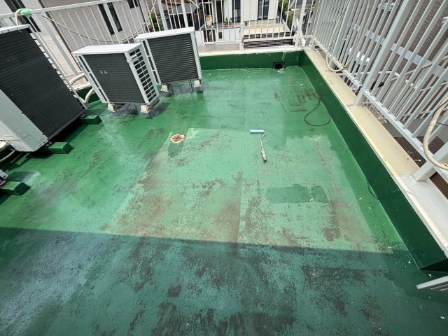 福岡市南区の防水工事におけるプライマー塗布